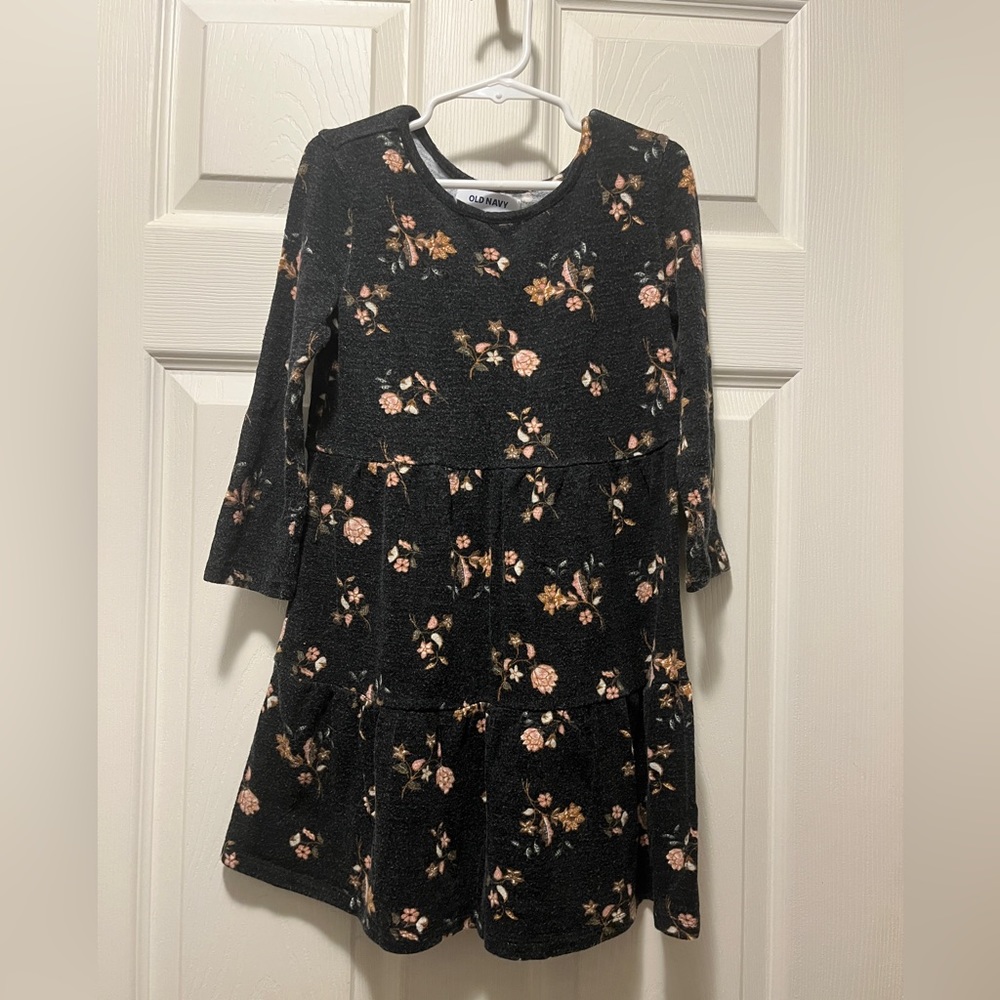 Girls size S Old Navy black floral dress